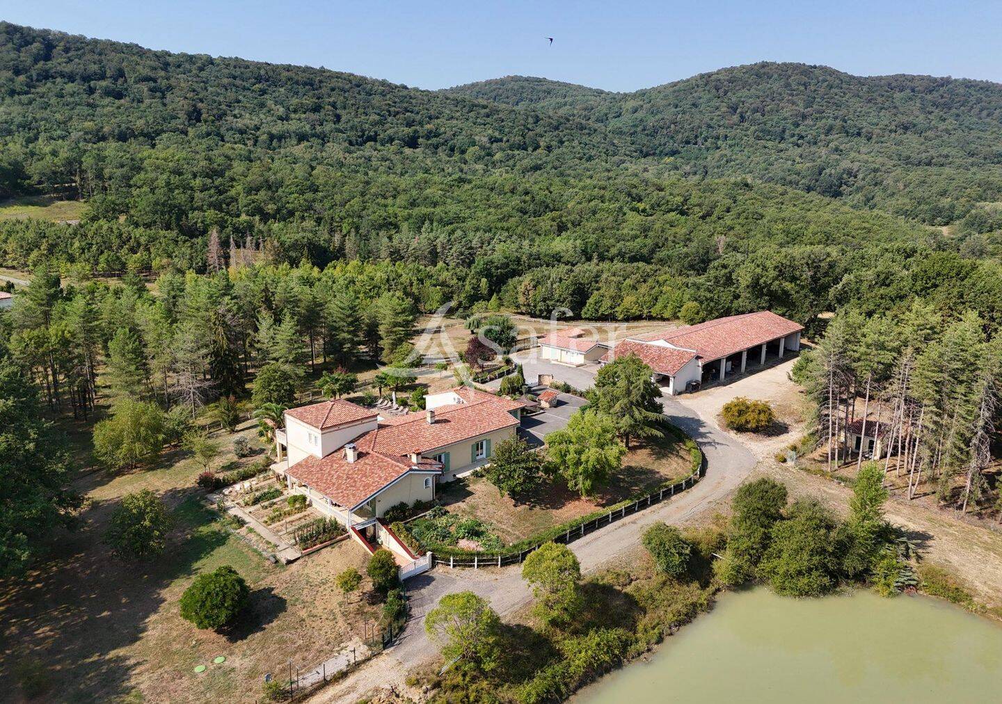Maison 8 pièces 425 m² · à Saint-Michel · 425 m² · 1 200 000 €
