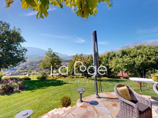 Maison à vendre 880 000 € 7 pièces 4 chambres 195,1 m² 2 069 m² de terrain Gap 05000