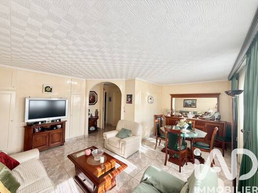 Appartement à vendre 220 000 € 4 pièces 2 chambres 76 m² Étage 3/3 Croix-Blanche-Cardinal-Bel Abord Chilly-Mazarin 91380