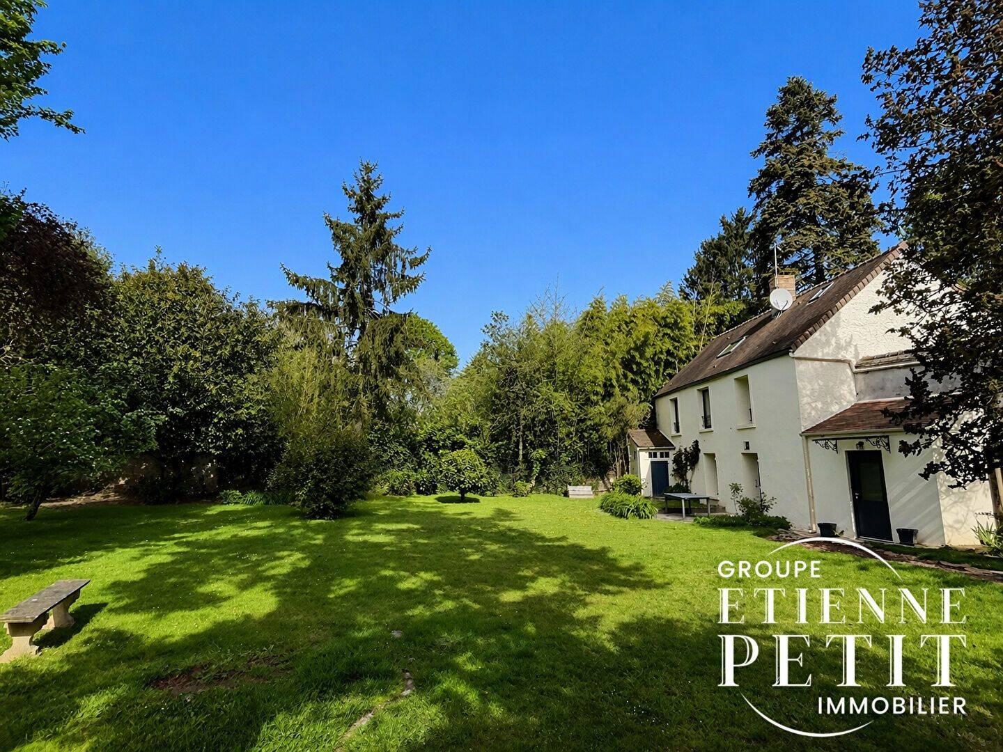 Maison 7 pièces 128 m² · à Feucherolles · 128 m² · 3 175 €