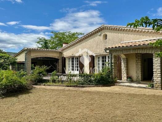 Maison de plain-pied à vendre 355 000 € 4 pièces 2 chambres 150 m² 1 580 m² de terrain Malaucène 84340