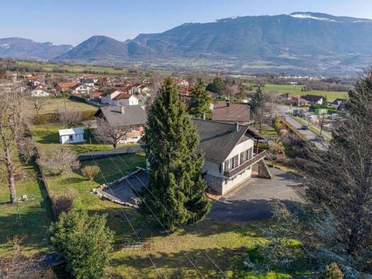 Maison à vendre 500 000 € 8 pièces 7 chambres 276 m² 2 441 m² de terrain Valserhône 01200