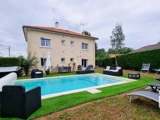 Maison à vendre 282 000 € 6 pièces 4 chambres 133 m² Sud Ouest Saint-Yrieix-sur-Charente 16710