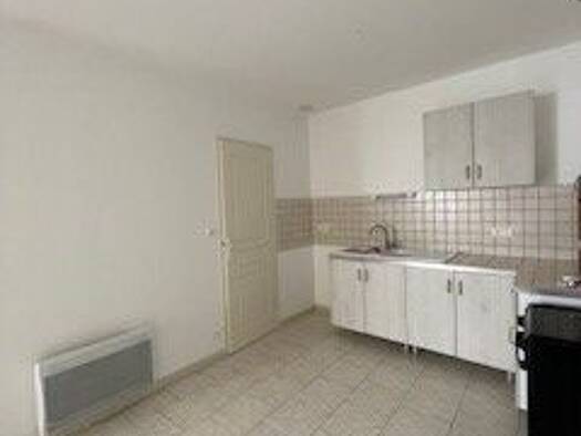 Appartement à louer 595 € 3 pièces 2 chambres 63 m² Castillon-la-Bataille 33350