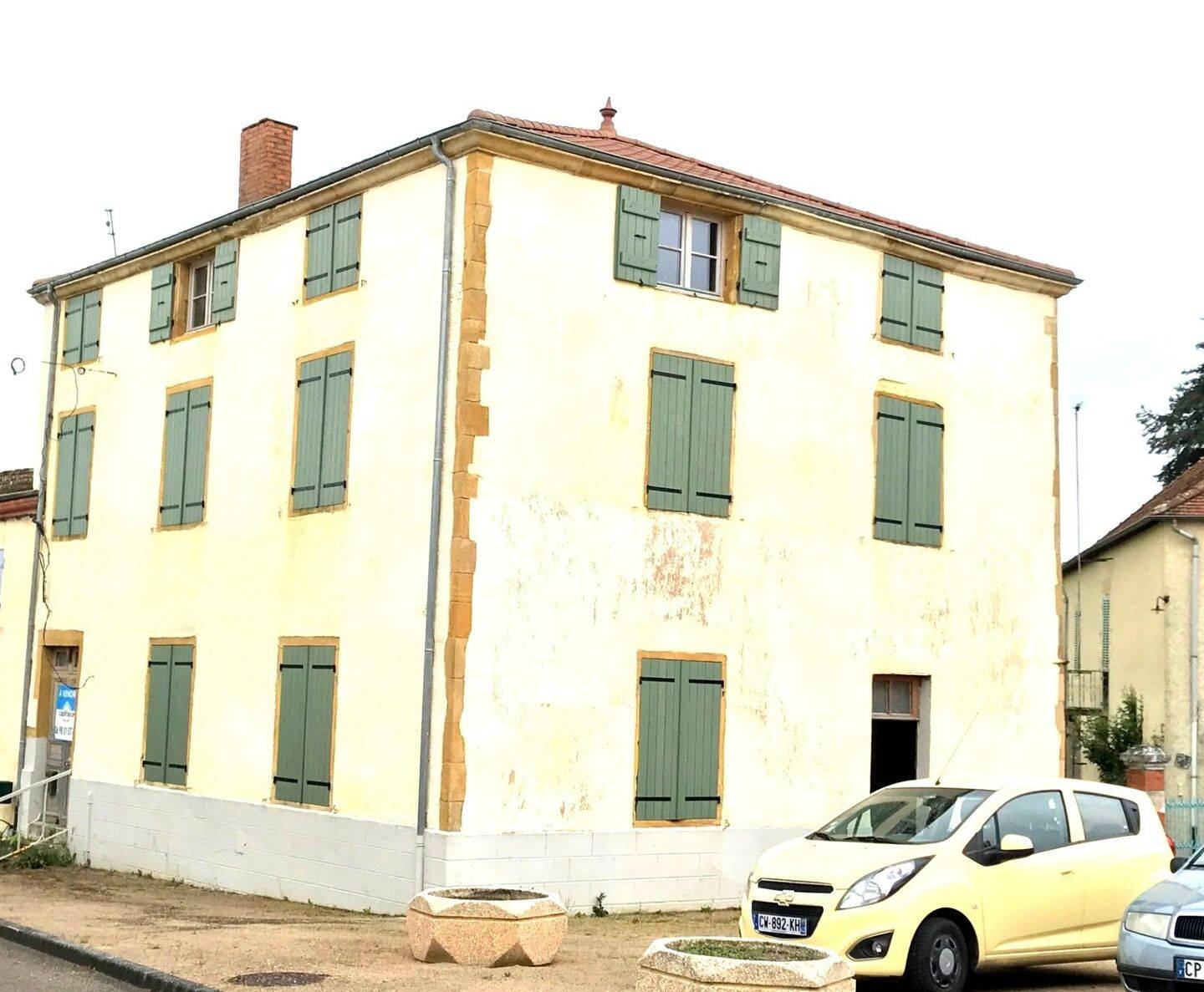 Maison 8 pièces 180 m² · à Chenay-le-Châtel · 180 m² · 44 000 €