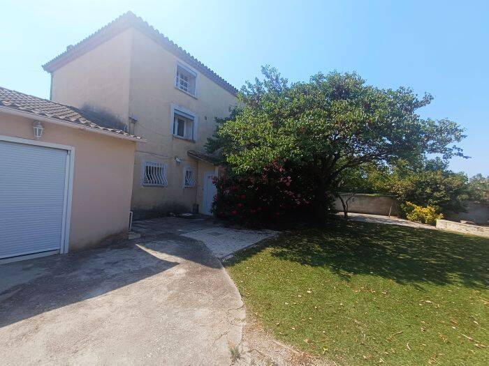 Maison 6 pièces 200 m² · à Sigean · 200 m² · 250 000 €