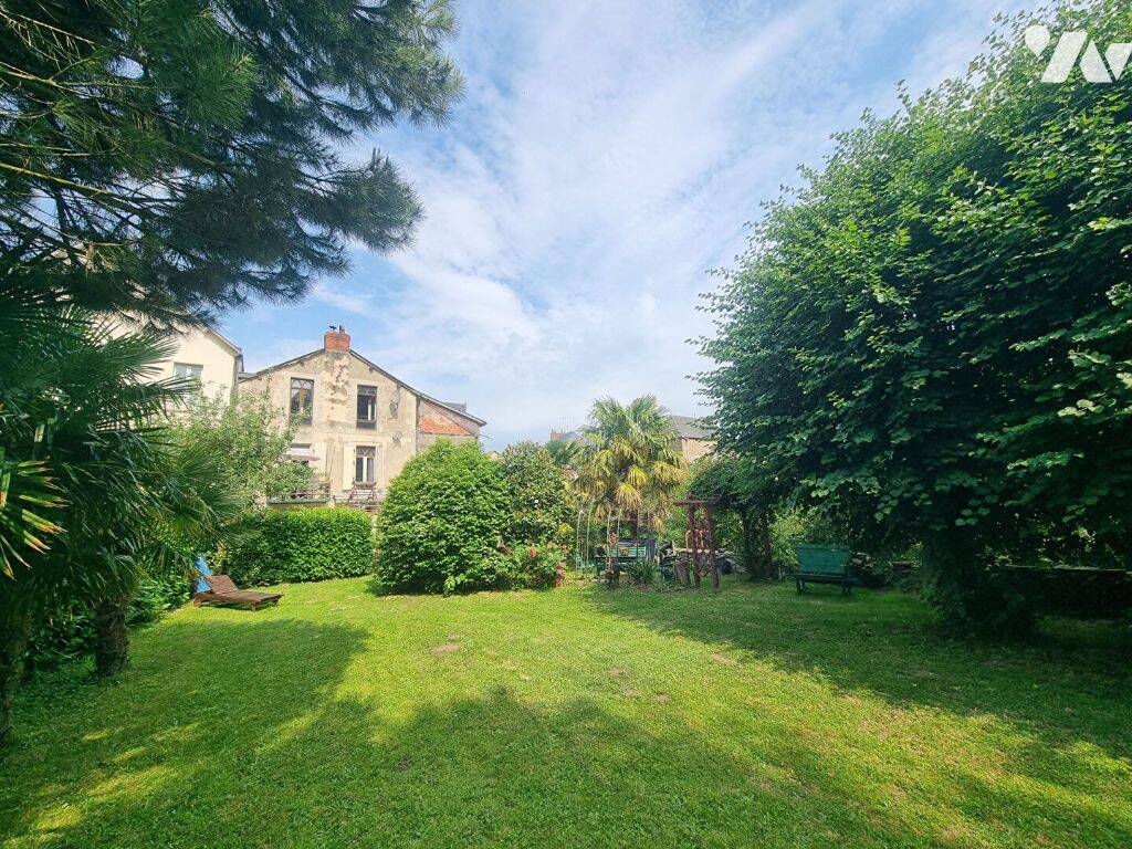 Maison 8 pièces 240 m² · à Saint-Hilaire-du-Harcouët · 240 m² · 189 240 €