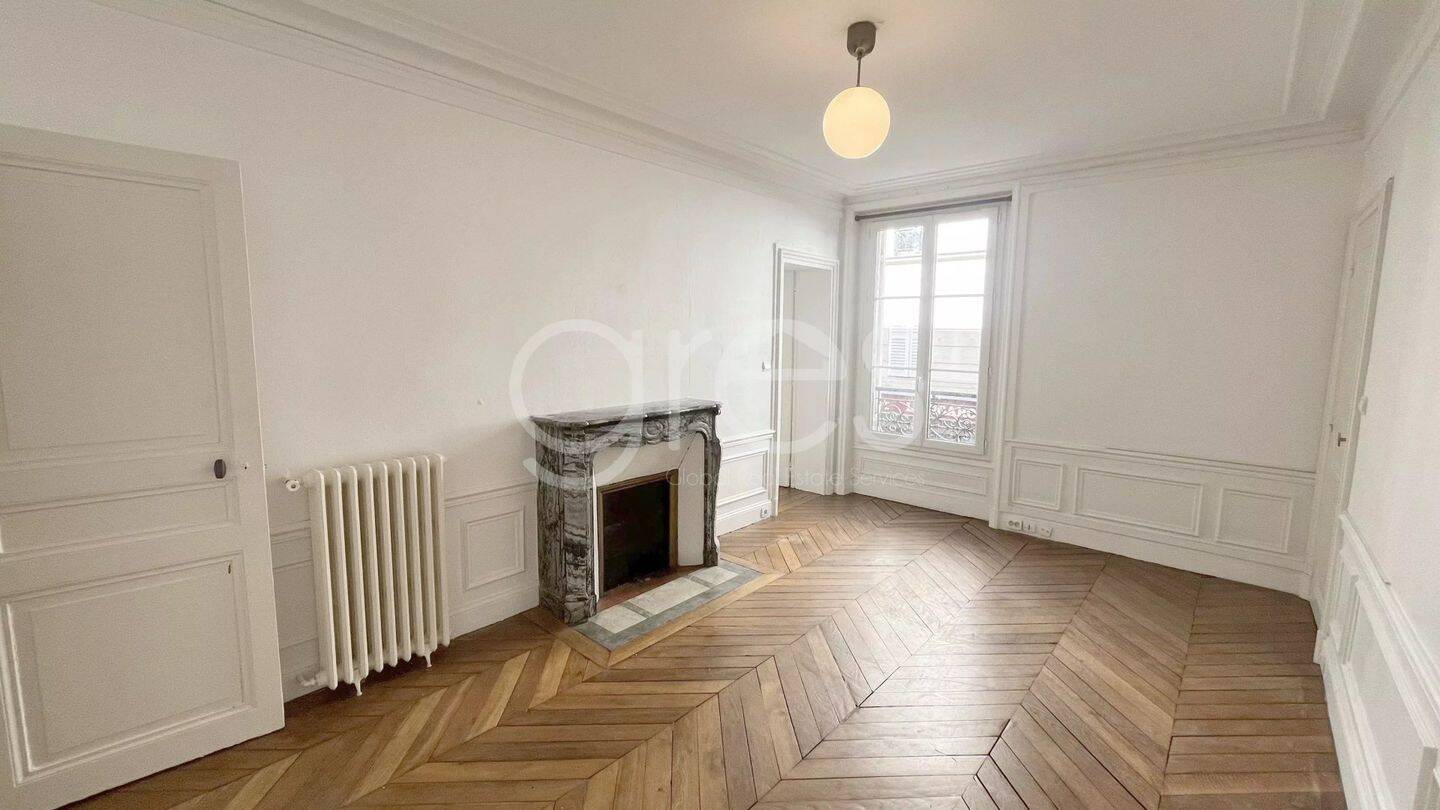 Appartement 3 pièces 55 m² · à Paris 18ème Arrondissement · 54,5 m² · 1 616 €