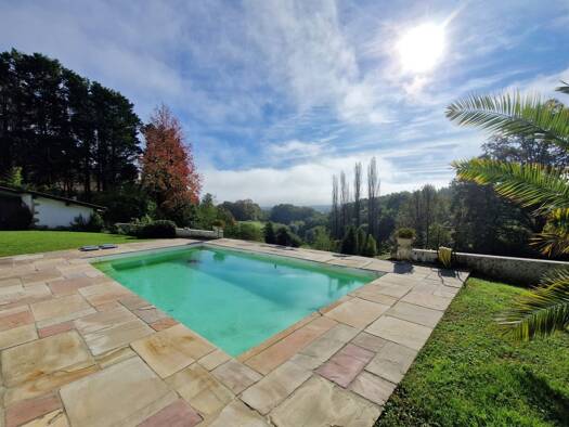 Maison à vendre 1 540 000 € 9 pièces 7 chambres 547 m² 4 056 m² de terrain Mouguerre 64990