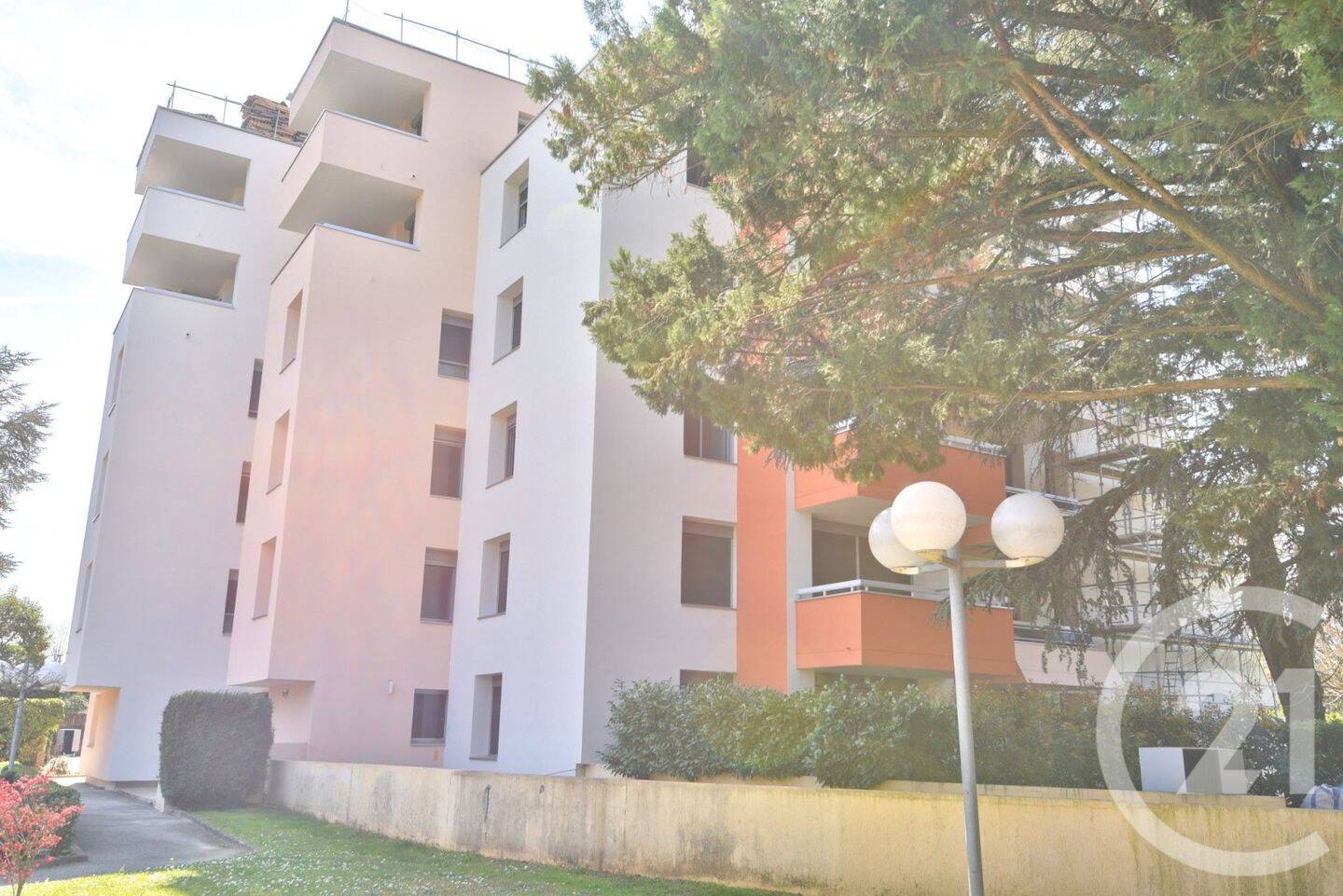 Appartement 2 pièces 57 m² · à Romans-sur-Isère · 57,1 m² · 150 000 €