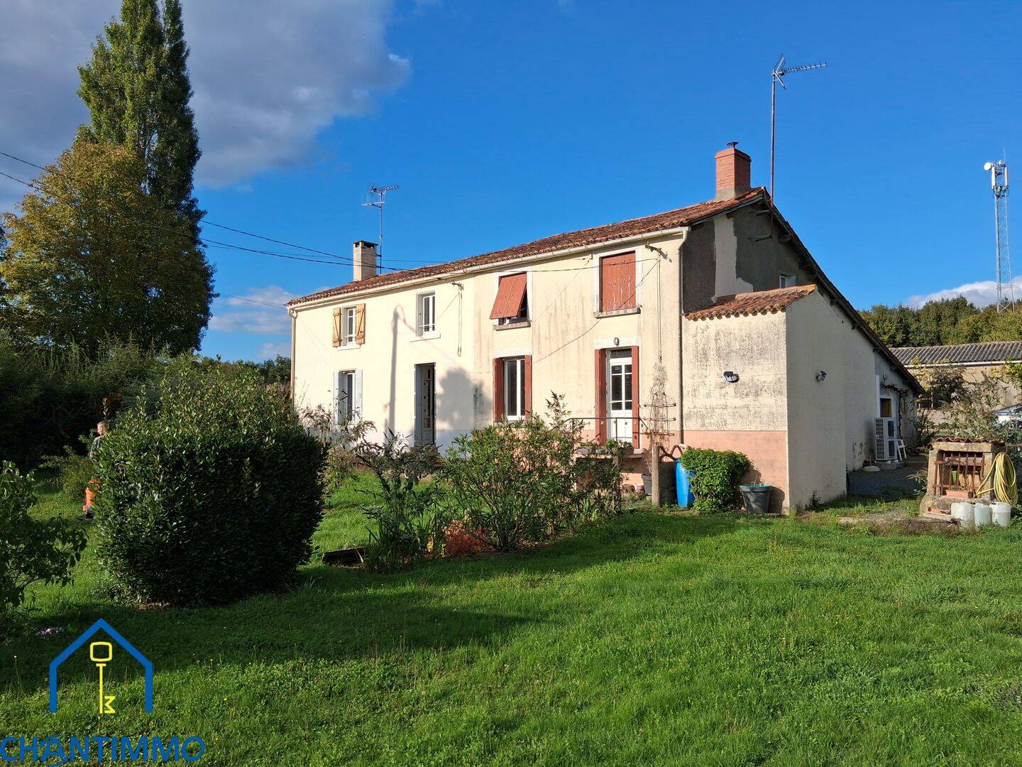 Maison 9 pièces 204 m² · à La Caillère-Saint-Hilaire · 204 m² · 163 500 €
