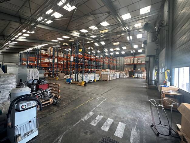 Local d'activités à vendre 1 200 000 € 9 000 m² d'espace de stockage Gien 45500