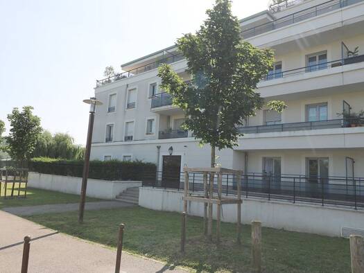 Appartement à louer 930 € 2 pièces 1 chambre 63 m² RDC/4 Mantes-la-Jolie 78200