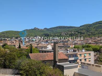 Appartement à vendre 169 000 € 3 pièces 2 chambres 69,8 m² Sous le toit, Étage 3/3 Apt 84400