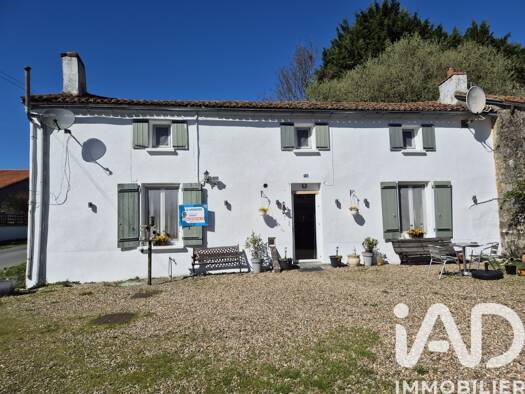Maison à vendre 199 990 € 5 pièces 3 chambres 173 m² 4 521 m² de terrain La Forêt-sur-Sèvre 79380