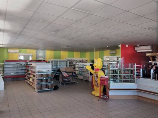 Local commercial à louer 1 200 € 150 m² de surface de vente Abzac 33230