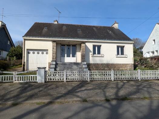 Maison de plain-pied à vendre 72 864 € 5 pièces 3 chambres 80 m² 1 066 m² de terrain Locmalo 56160