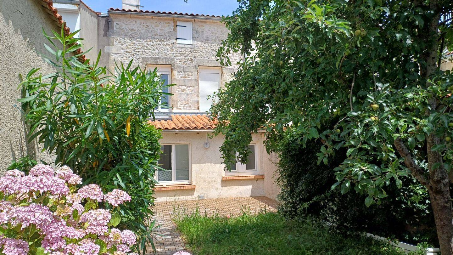 Maison 6 pièces 146 m² · à Tonnay-Charente · 146,3 m² · 1 015 €/mois