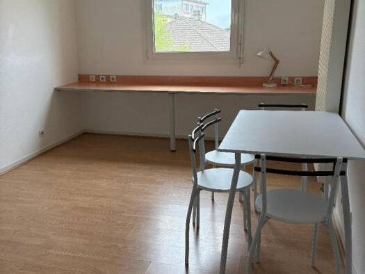 Appartement à louer 515 € 2 pièces 1 chambre 30 m² 2ème étage Gare-Peloux Mail-Citadelle Bourg-en-Bresse 01000