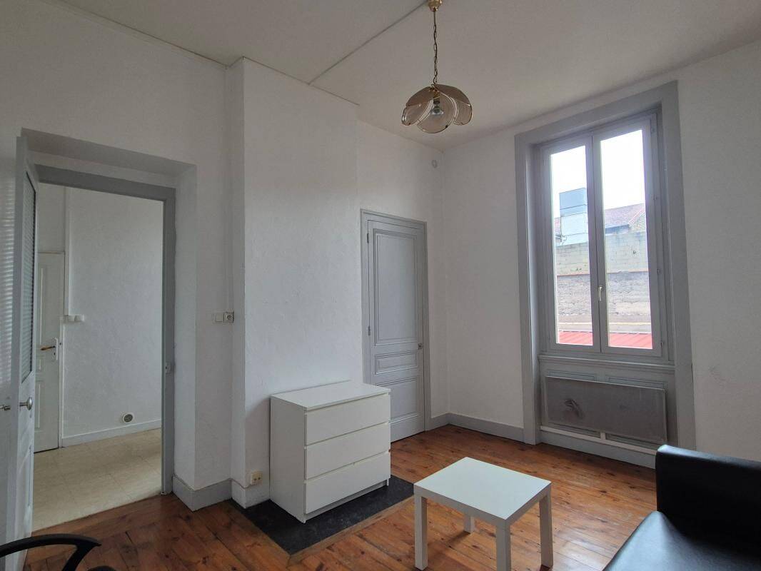 Appartement 1 pièce 28 m² · à Saint-Étienne · 27,6 m² · 46 000 €