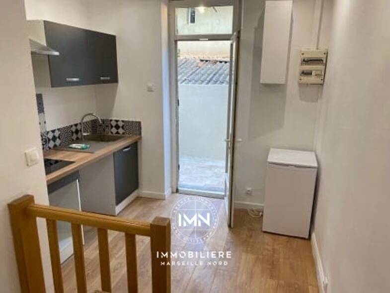Appartement à louer 590 € 2 pièces 27 m² RDC Marseille 13016