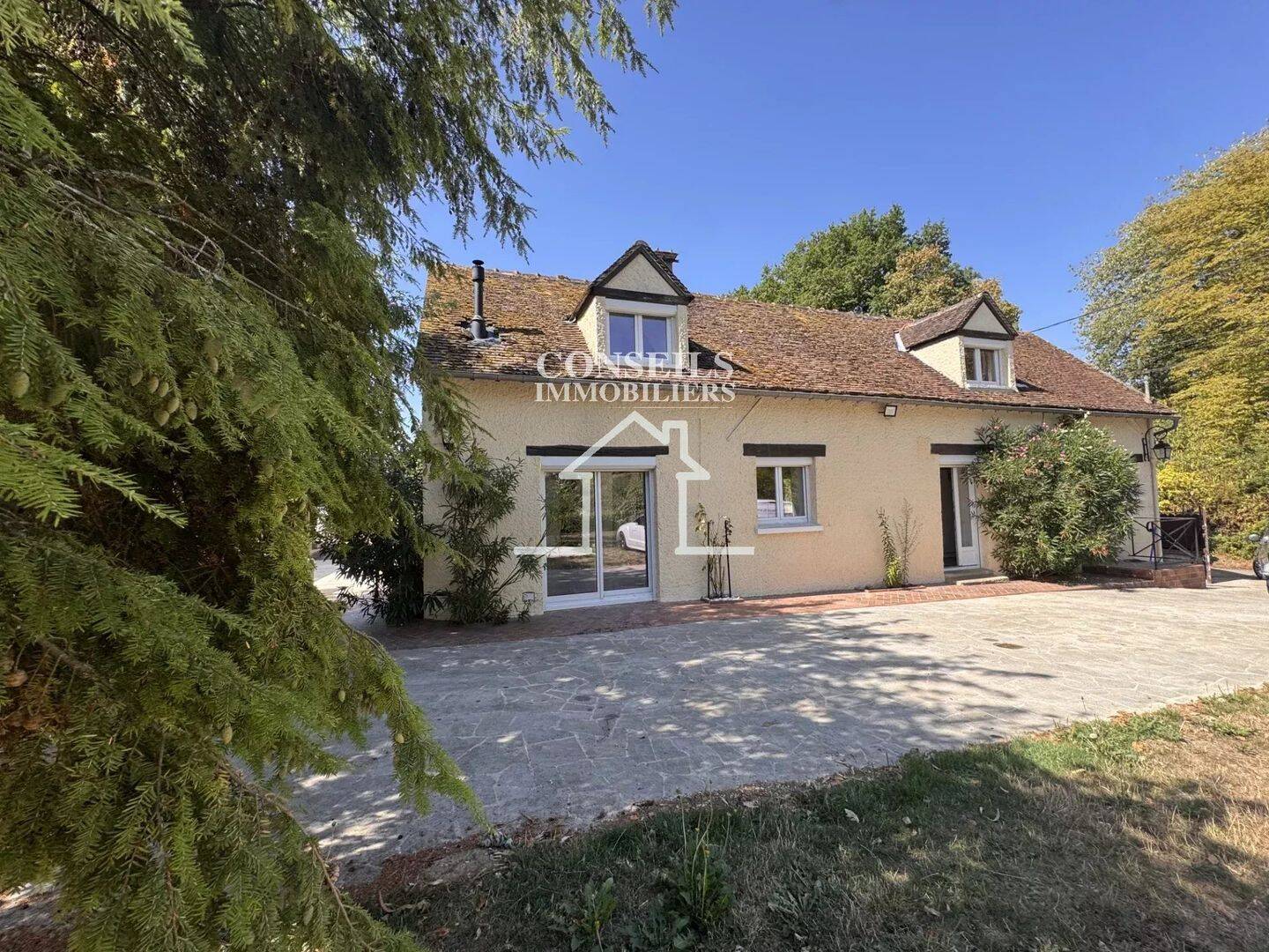 Maison 7 pièces 125 m² · à La Celle-Saint-Cyr · 125 m² · 269 000 €