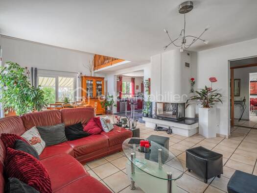 Maison à vendre 315 000 € 6 pièces 4 chambres 139 m² 957 m² de terrain Saint-Genix-sur-Guiers 73240