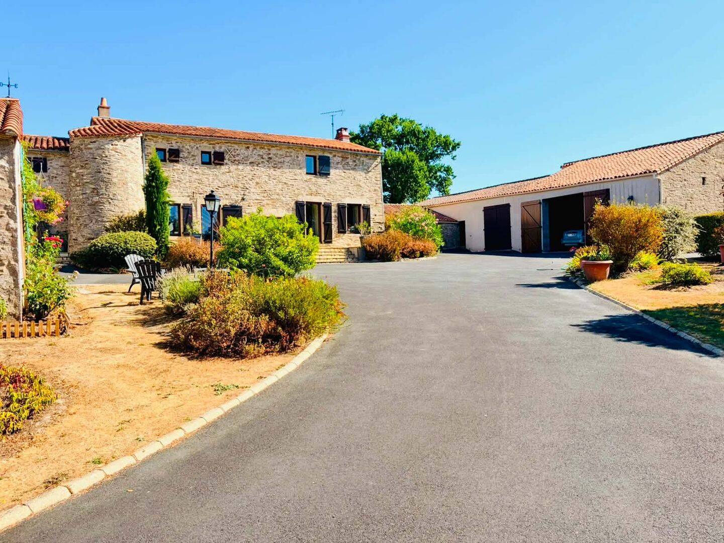 Maison 8 pièces 241 m² · à Montaigu Vendee · 241 m² · 748 800 €