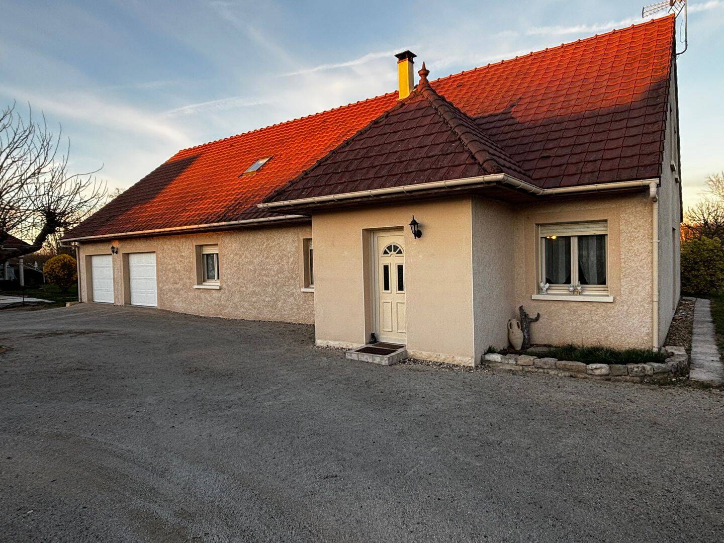 Maison 8 pièces 185 m² · à Ouroux-sur-Saône · 185 m² · 286 000 €
