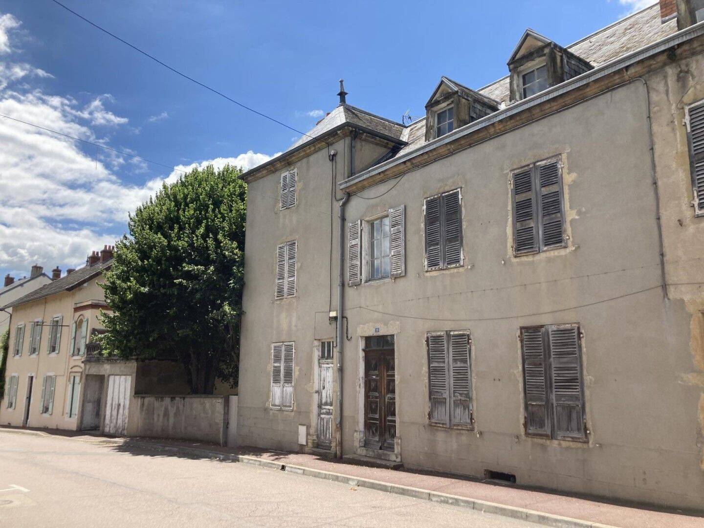 Maison 7 pièces 219 m² · à La Clayette · 219 m² · 139 500 €