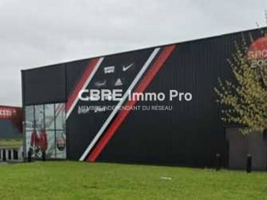 Local commercial à louer 9 167 € 995 m² de surface de vente divisible Souche Niort 79000