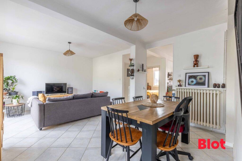 Appartement 6 pièces 121 m² · à Mordelles · 120,6 m² · 294 000 €