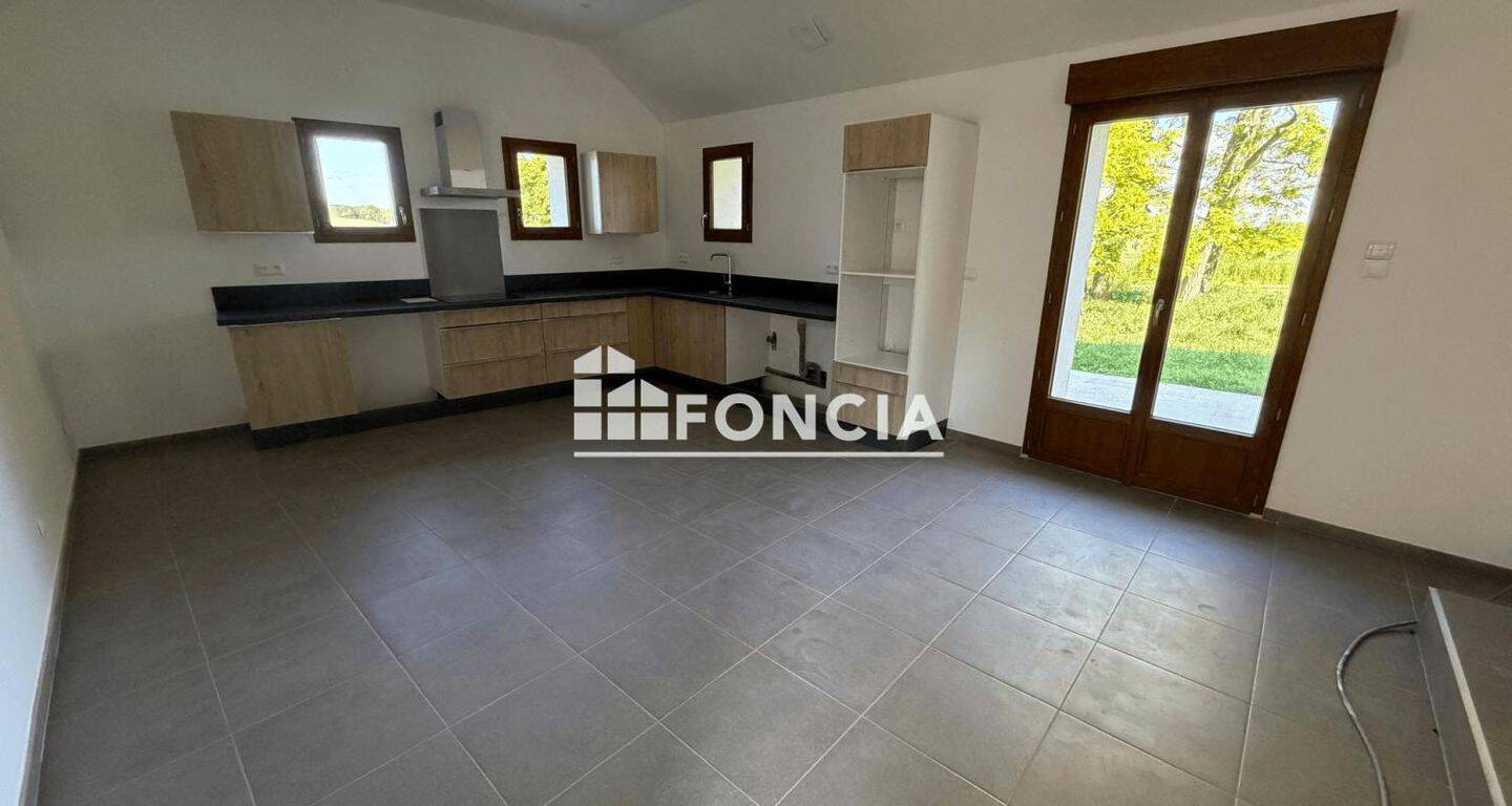 Maison 5 pièces 130 m² · à Saint-Lubin-de-la-Haye · 130,5 m² · 1 700 €/mois