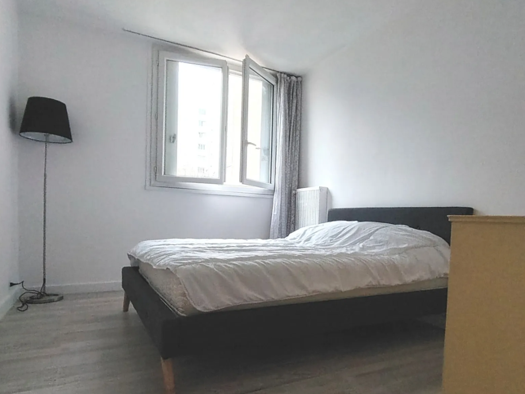 Appartement à louer 800 € 2 pièces 1 chambre 51 m² Étage 3/4 Ile de France Les Ulis 91940