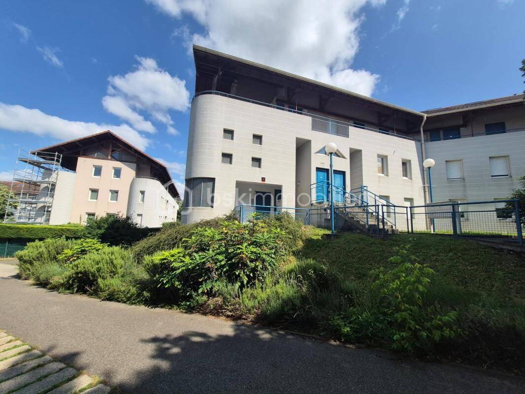 Appartement 2 pièces 51 m² · à Saint-Genis-Laval · 51 m² · 145 000 €