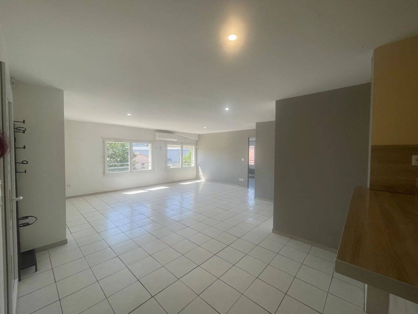 Appartement 4 pièces 84 m² · à Saint-Julien-les-Rosiers · 83,6 m² · 739 €