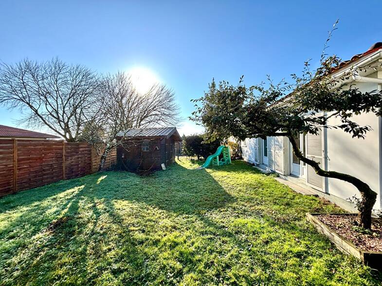 Maison de plain-pied à vendre 438 800 € 4 pièces 3 chambres 101 m² 465 m² de terrain Chemin Long-Garies Merignac 33700