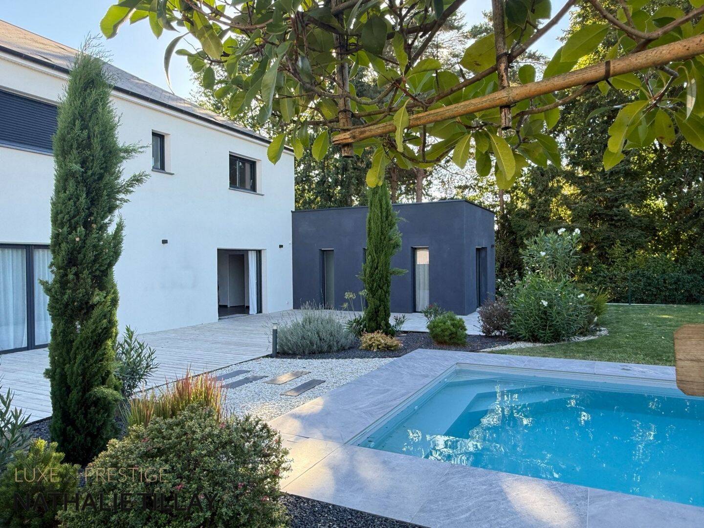 Maison 8 pièces 238 m² · à Combleux · 238 m² · 827 500 €