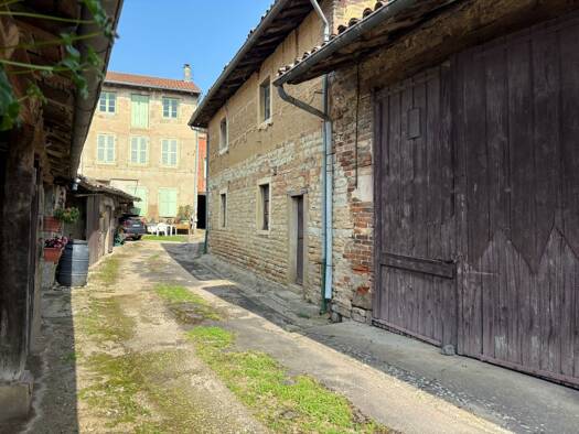 Immeuble à vendre 296 000 € 360 m² Bâgé-le-Châtel 01380