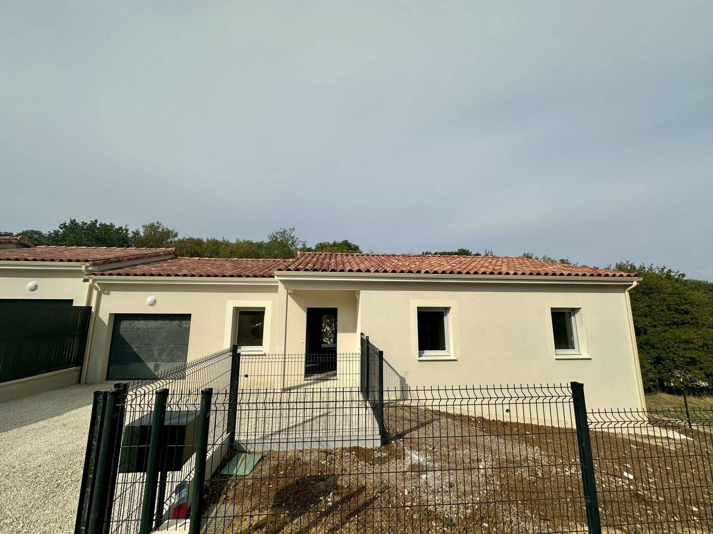 Maison 5 pièces 106 m² · à Saint-Benoît · 106,4 m² · 1 200 €/mois