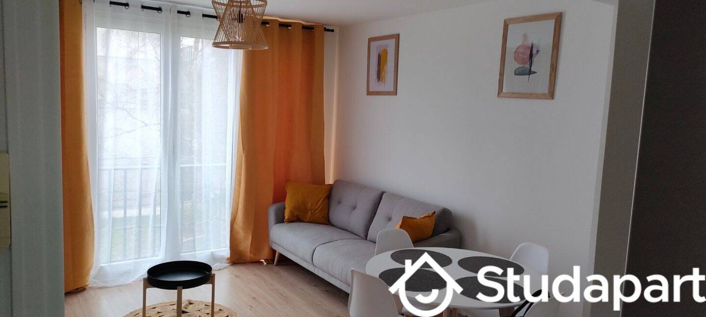 1 pièce 9 m² · à Mont-Saint-Aignan · 9 m² · 470 €