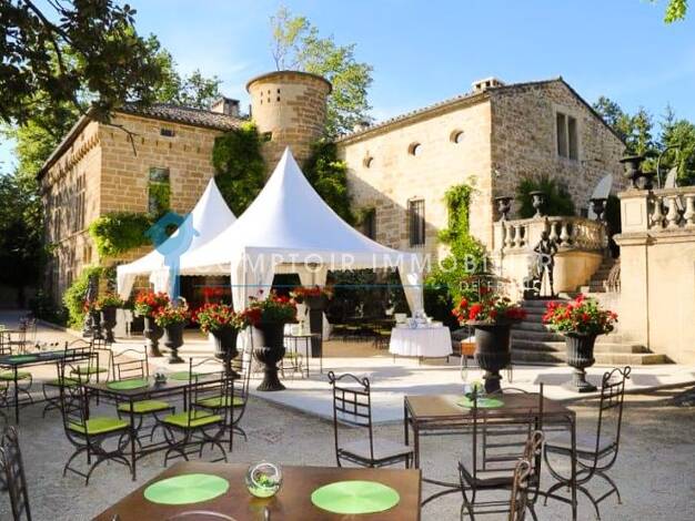 Château à vendre 3 675 000 € 19 pièces 10 chambres 1 937 m² 8 350 m² de terrain Avignon 84000