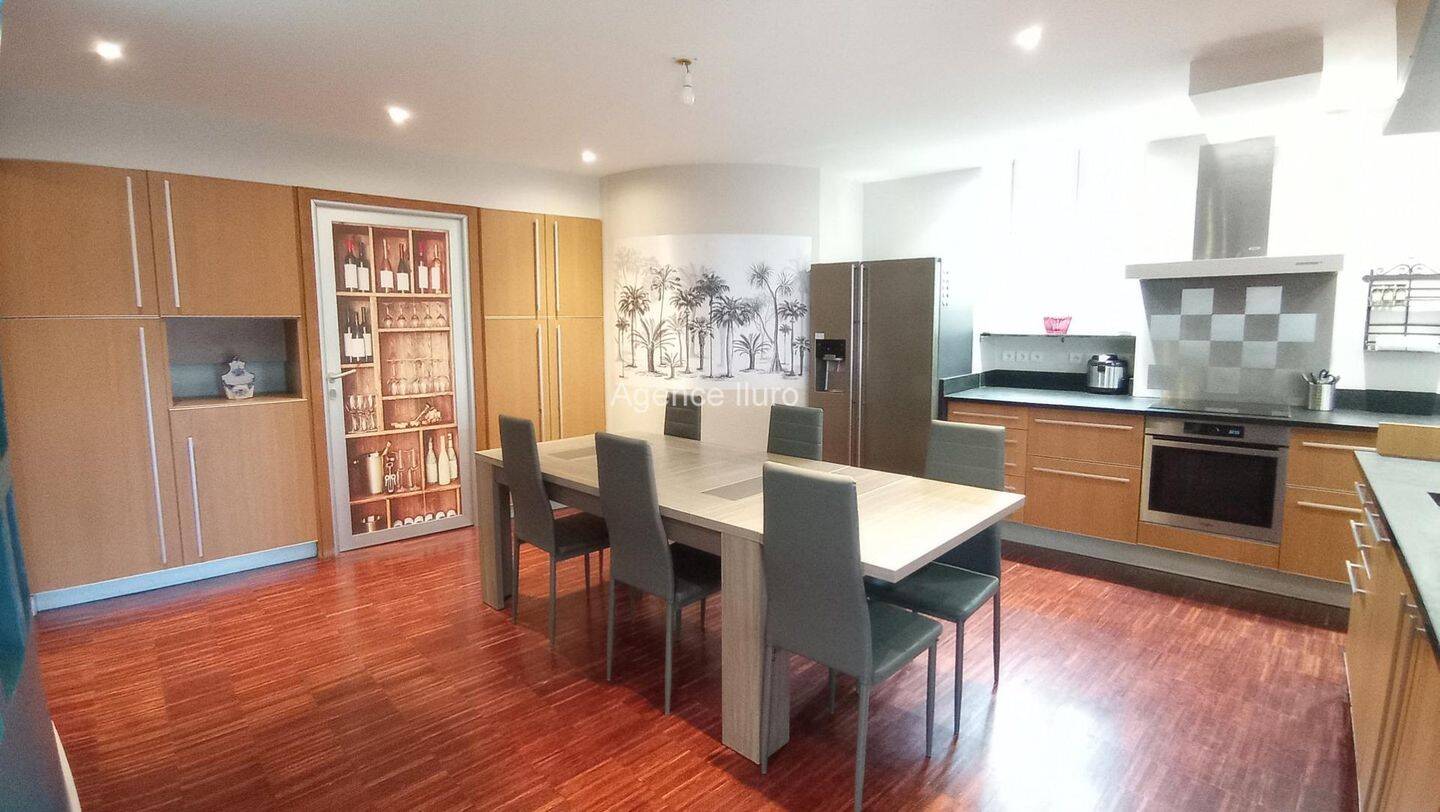 Maison 7 pièces 191 m² · à Oloron-Sainte-Marie · 191 m² · 395 000 €