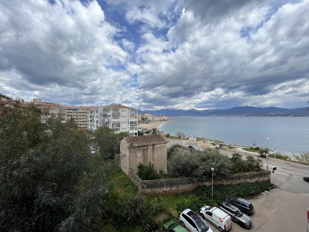 Appartement 2 pièces 53 m² · à Ajaccio · 53 m² · 784 €/mois