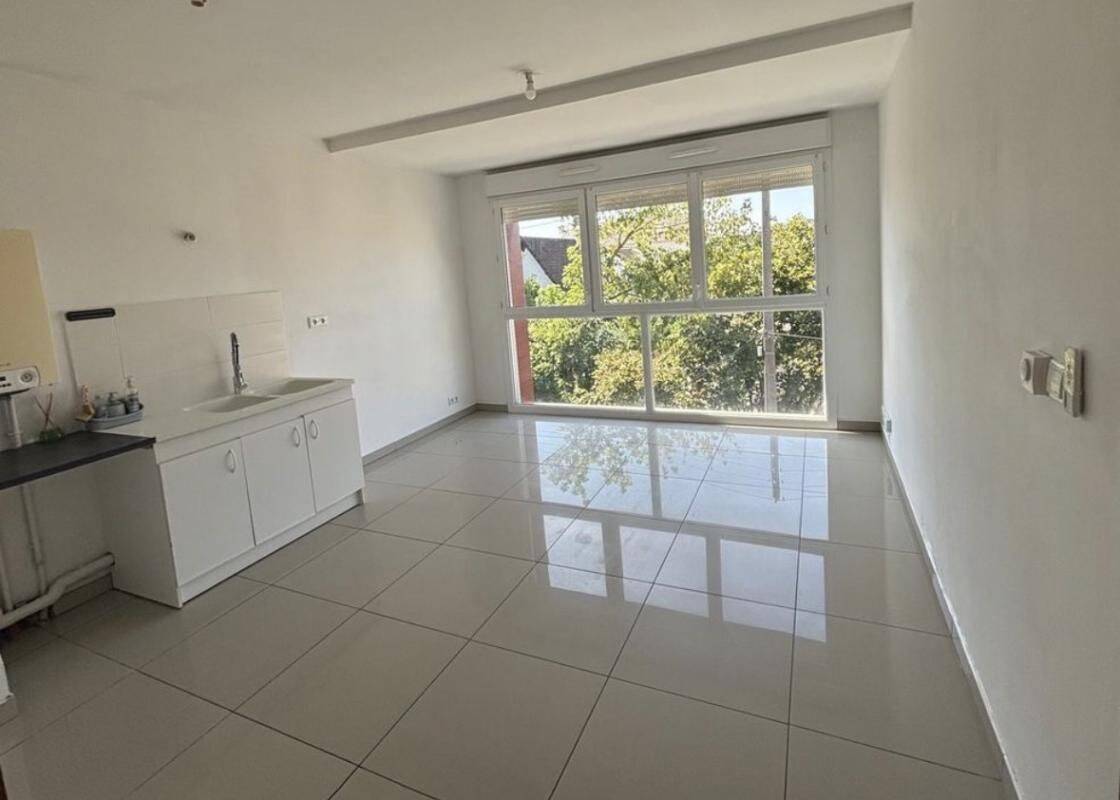 Appartement 2 pièces 42 m² · à Le Blanc-Mesnil · 42 m² · 879 €