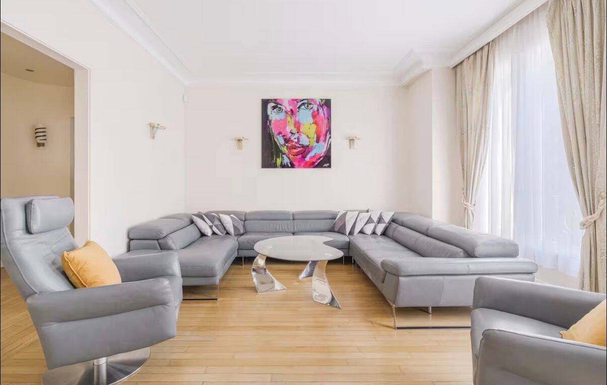 Appartement 6 pièces 213 m² · à Paris 16ème Arrondissement · 213 m² · 3 000 000 €