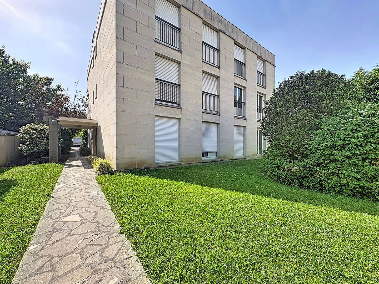 Appartement 1 pièce 15 m² · à Fontenay-aux-Roses · 14,6 m² · 680 €