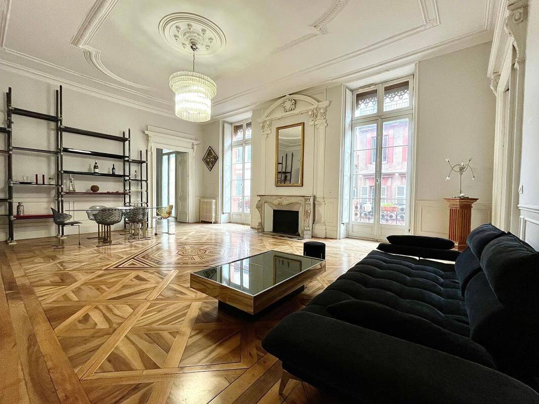 3 pièces 180 m² · à Toulouse · 180,2 m² · 3 000 €