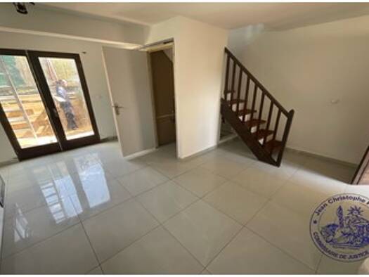 Appartement à louer 810 € 2 pièces 1 chambre 42 m² RDC/1 Saint-Pierre 97410