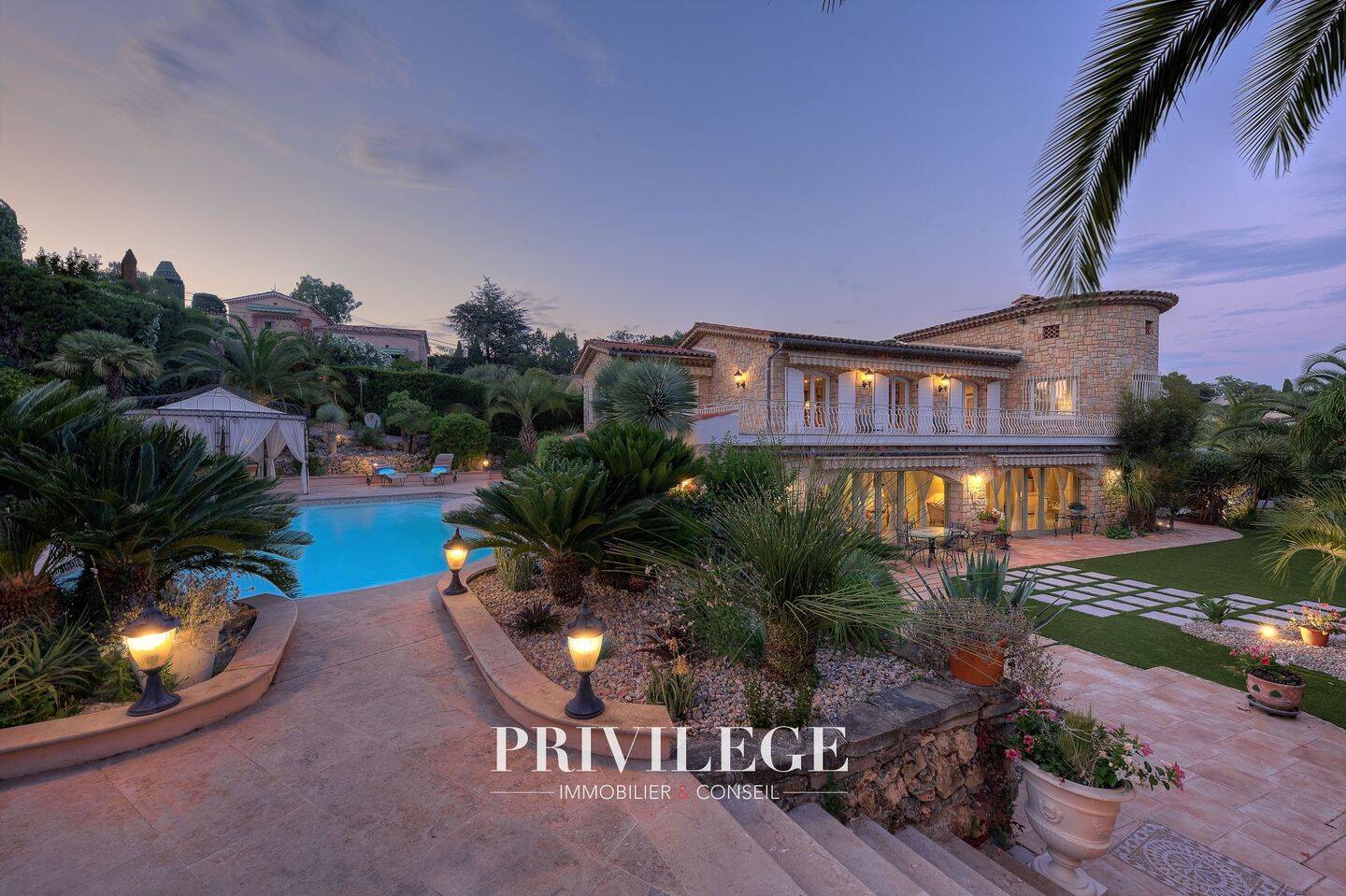 Maison 7 pièces 295 m² · à Mougins · 295 m² · 2 990 000 €